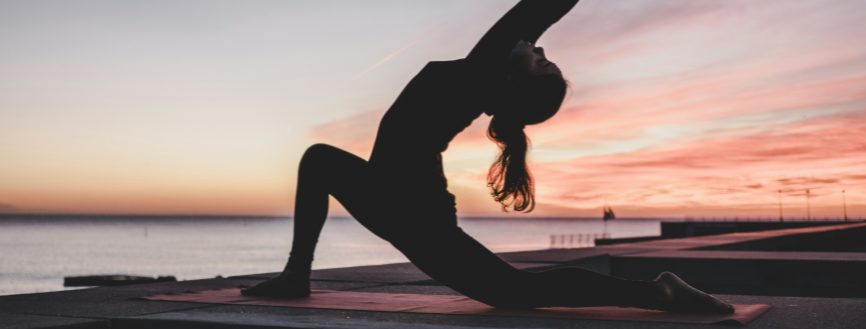 Les effets du yoga respectueux des traumatismes en tant qu'amélioration de la pratique de l'EMDR pour le TSPT